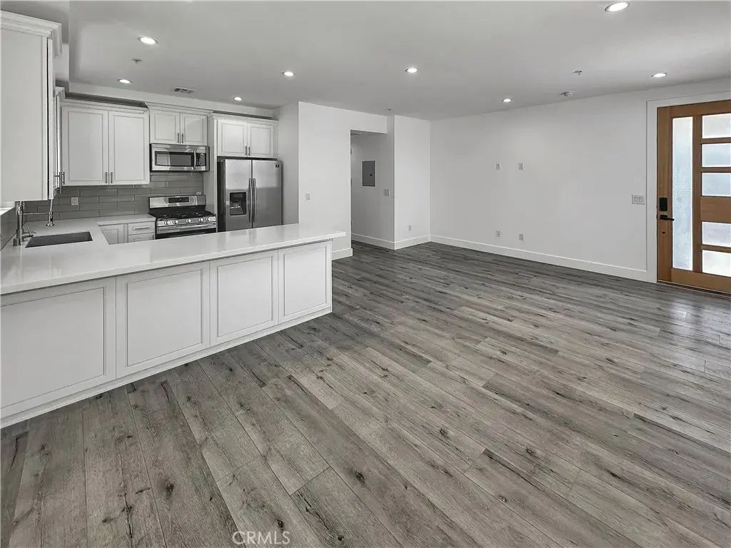 7125 S La Cienega Boulevard, Los Angeles