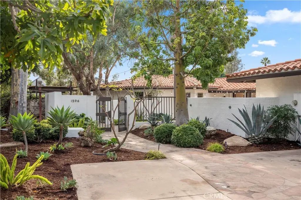 1596 Se Skyline Drive, North Tustin
