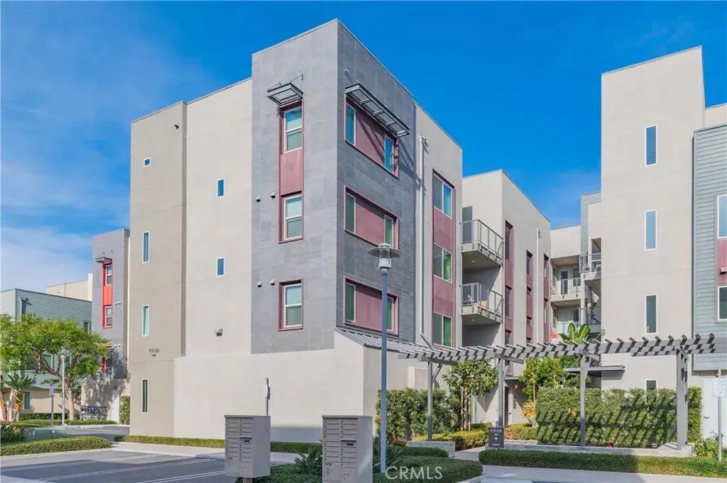 135 Bowery, Irvine