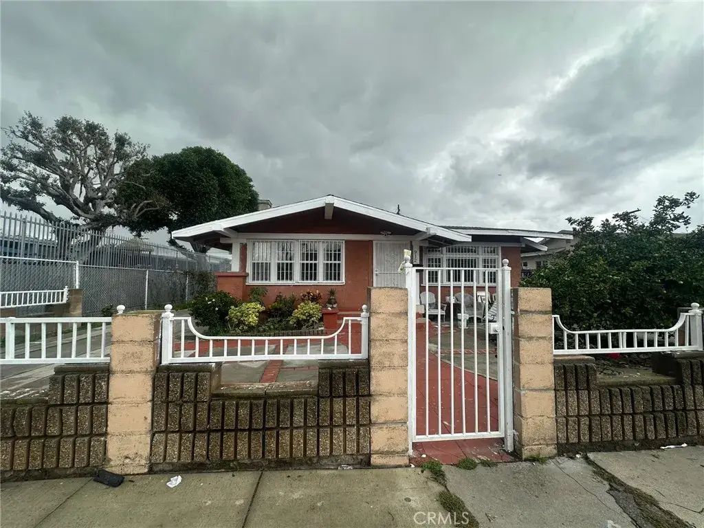 912 W 51st Place, Los Angeles