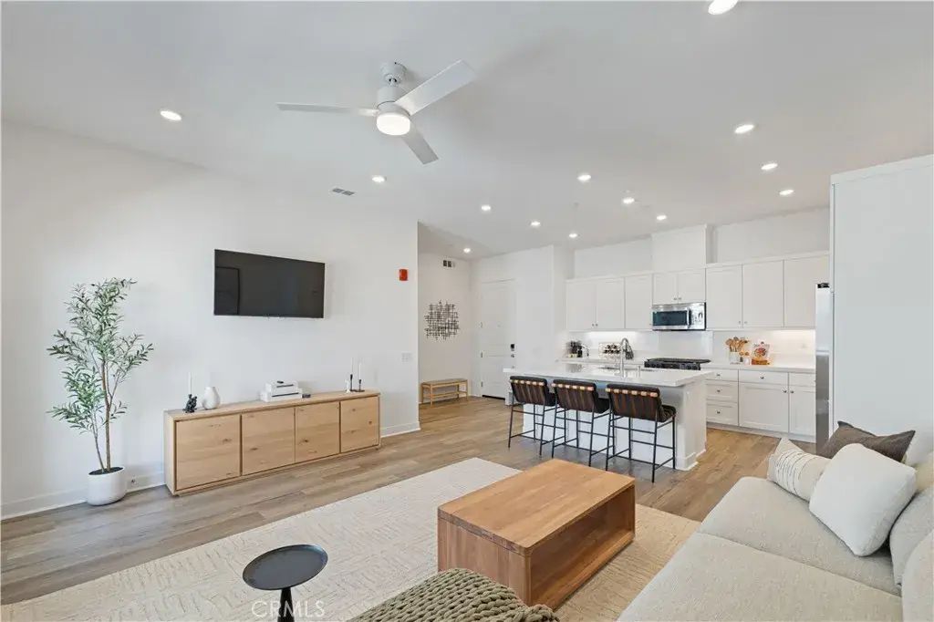 27227 Diamond Peak Lane 301, Valencia