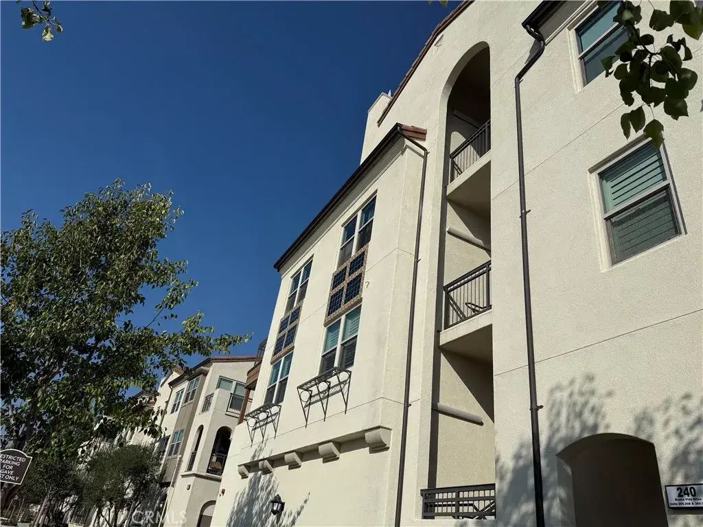 240 Buena Vida, Brea