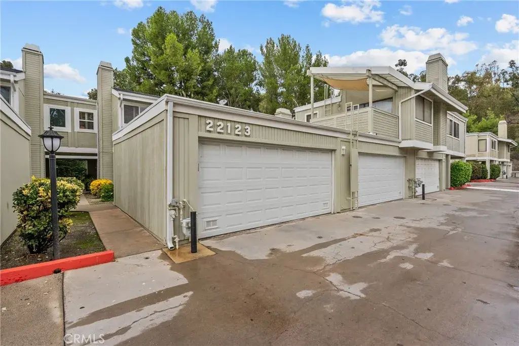 22123 Burbank Blvd #2, Woodland Hills