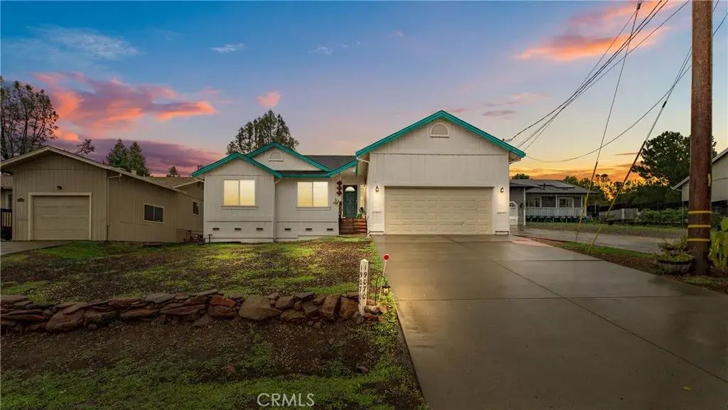 19070 Ravenhill, Hidden Valley Lake