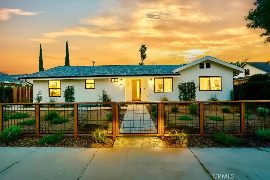 7932 Woodlake, West Hills