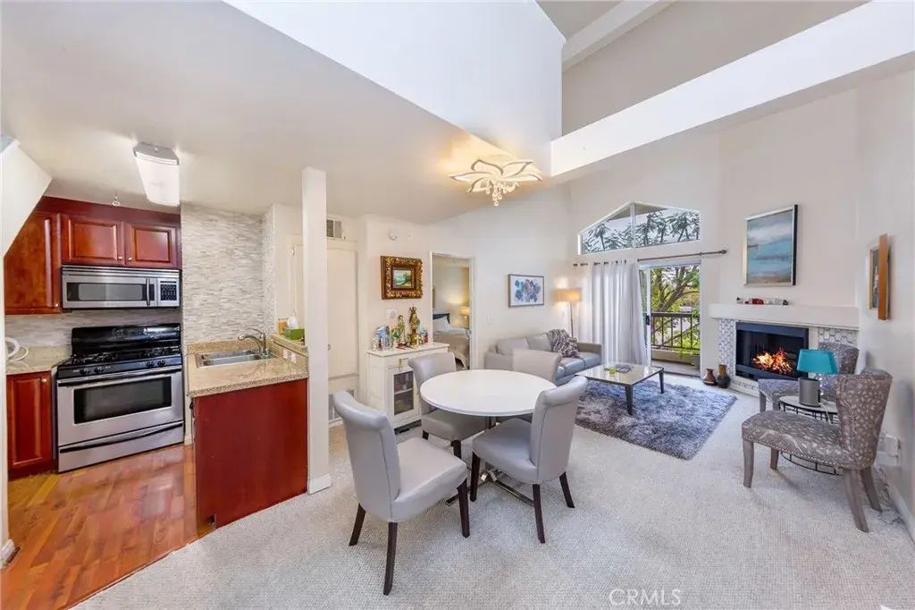 5515 Canoga Avenue 305, Woodland Hills
