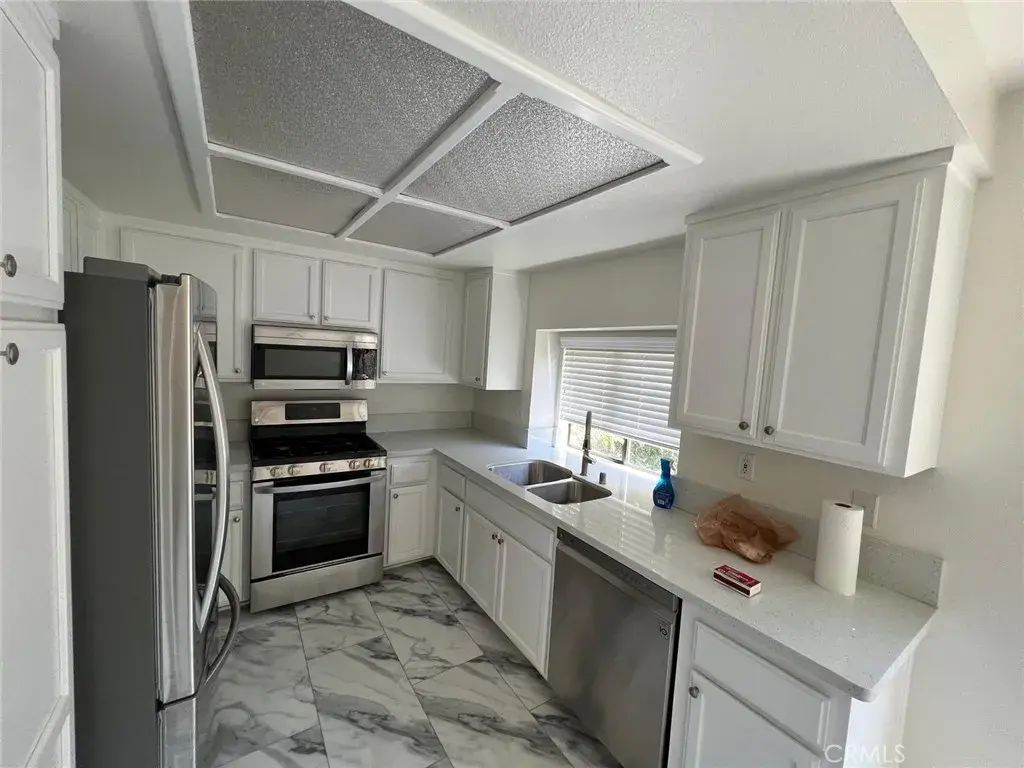 21930 Marylee Street 101, Woodland Hills