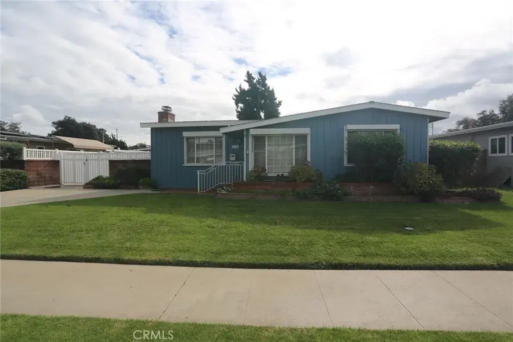 5624 E Vernon Street, Long Beach