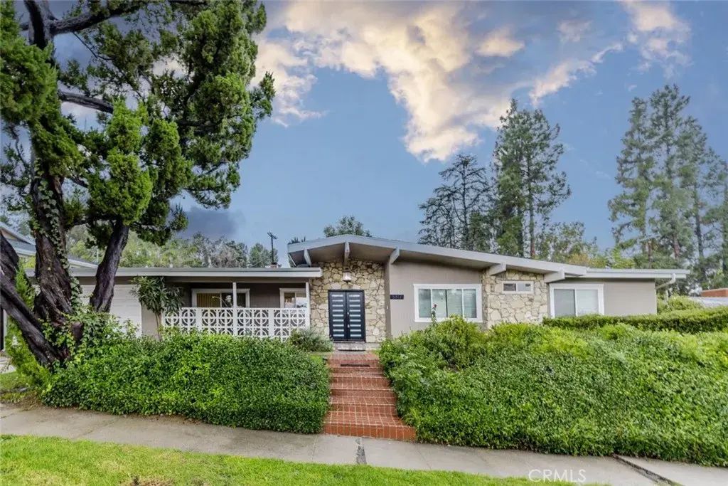5817 Lockhurst Drive, Woodland Hills