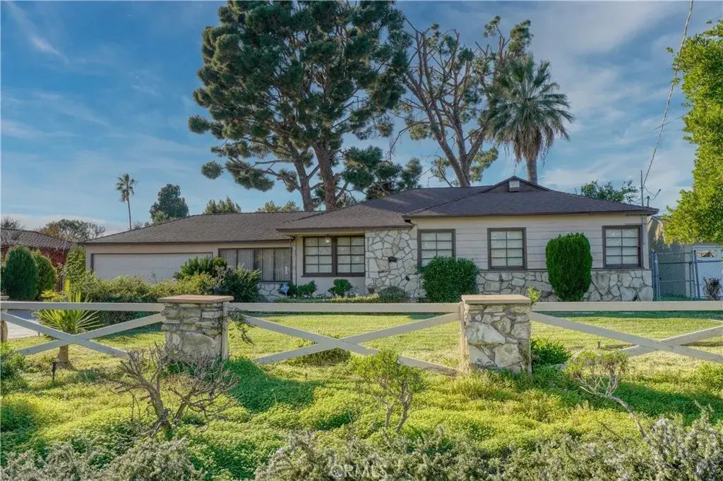 9529 Lemona, North Hills