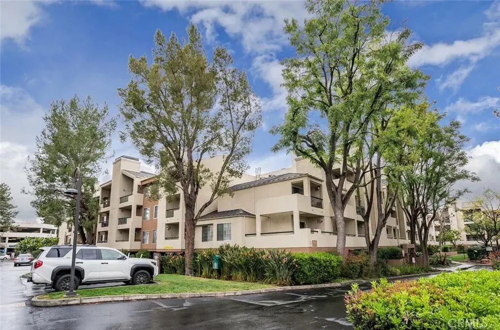 5540 Owensmouth Avenue 302, Woodland Hills