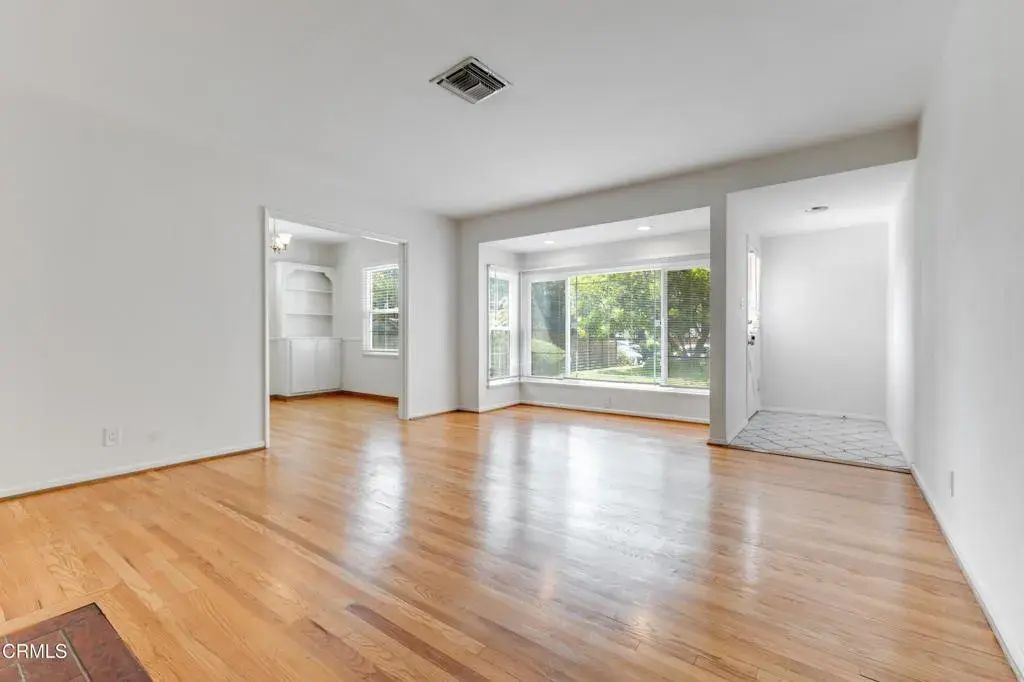 5622 Bellingham Avenue, Valley Village
