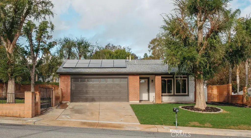 2430 Mesquite, Corona