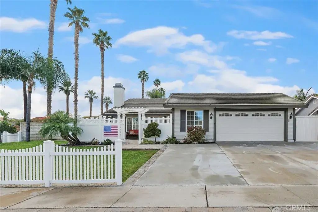 896 Monarch, Corona
