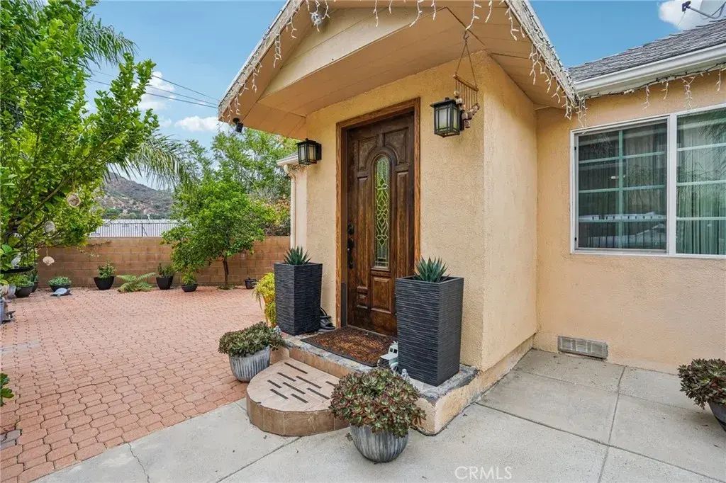 10141 Mcclemont Avenue, Tujunga