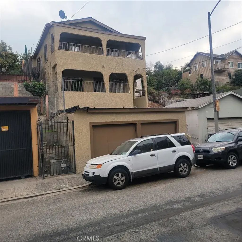932 S Mott Street, Los Angeles
