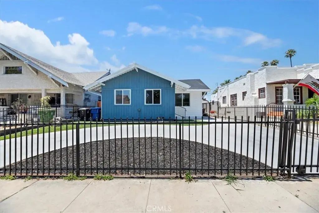 3011 5th, Los Angeles