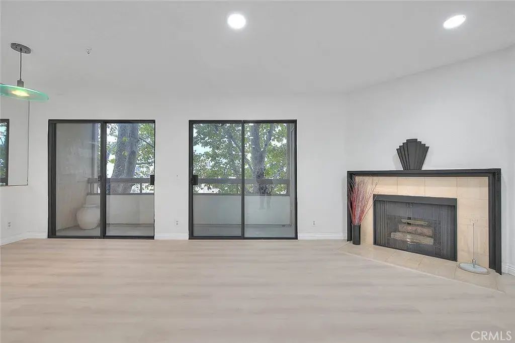 460 Oak Street 201, Glendale