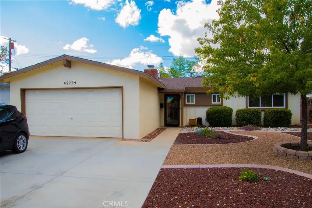 43729 Hardwood, Lancaster