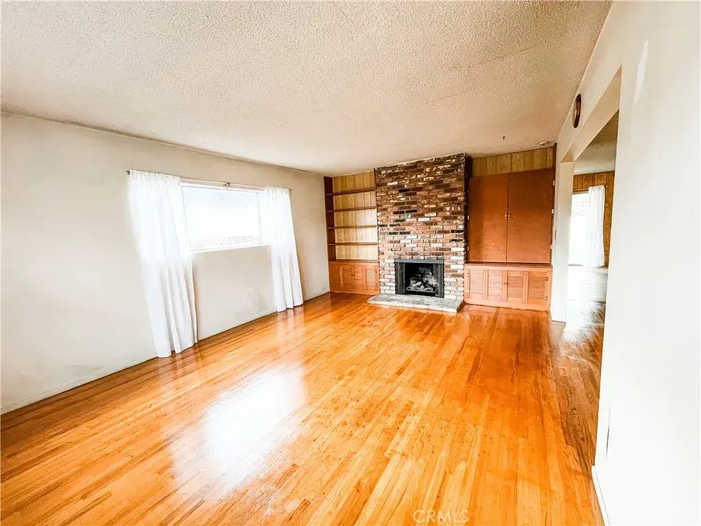 534 E Hoover, Orange