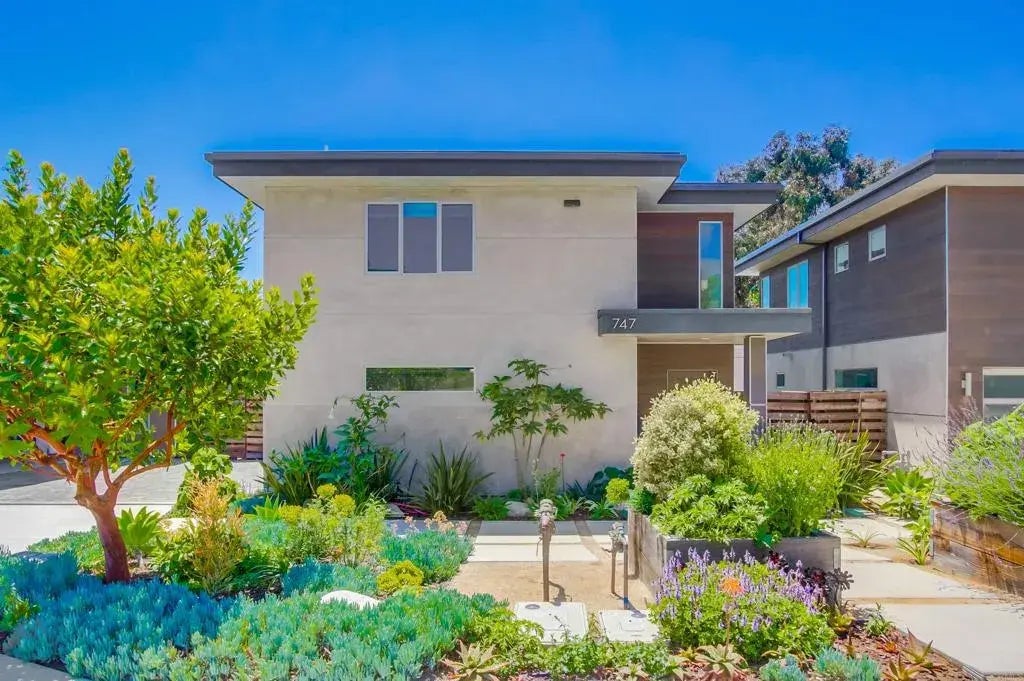 747 S. Cedros Ave., Solana Beach