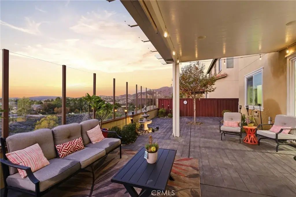 11528 Valley Oak, Corona