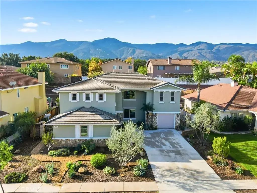 1388 Roadrunner Drive, Corona