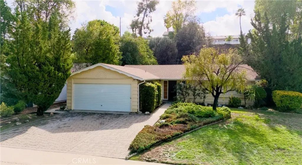 23524 Styles, Woodland Hills