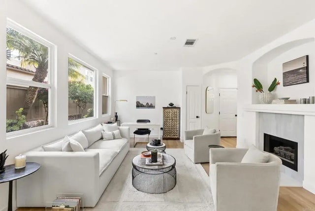 6417 Terraza Portico, Carlsbad