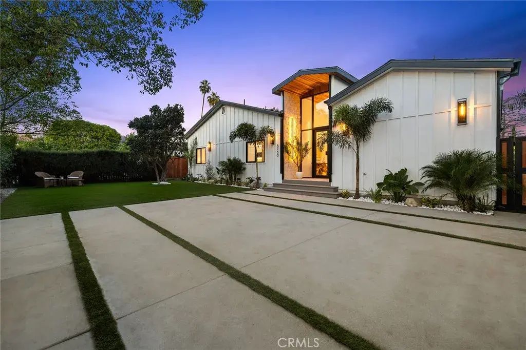 5750 Stansbury Avenue, Sherman Oaks