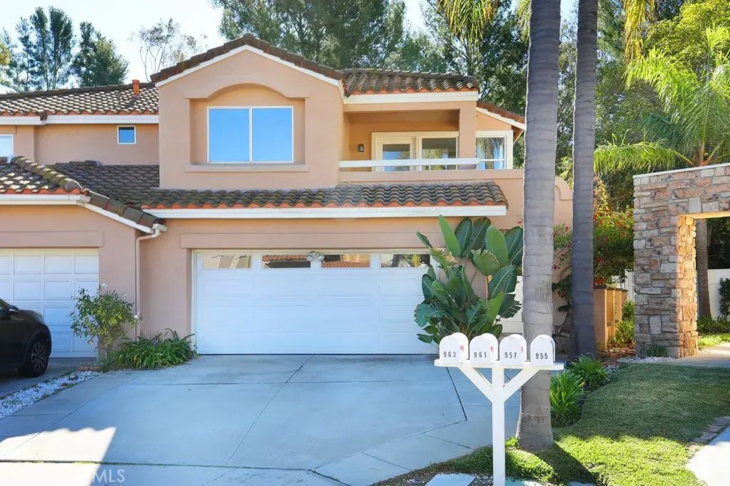 961 S Lone Pine, Anaheim Hills