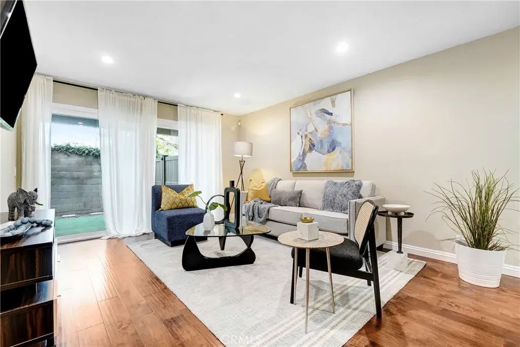 6882 Alondra 26, Paramount