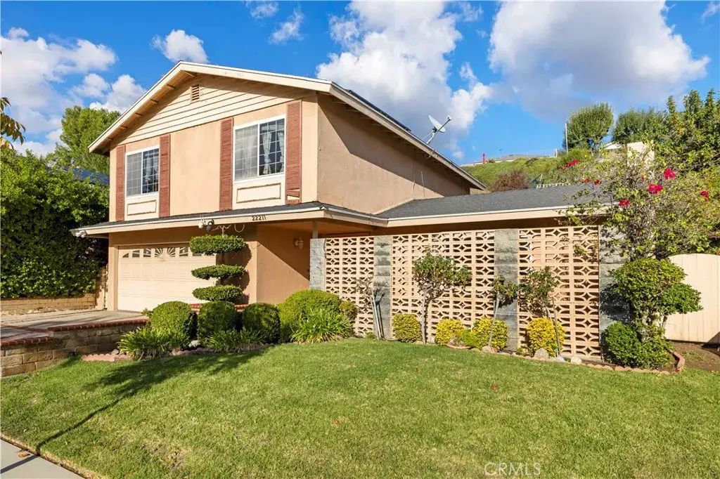 22211 Barbacoa, Saugus