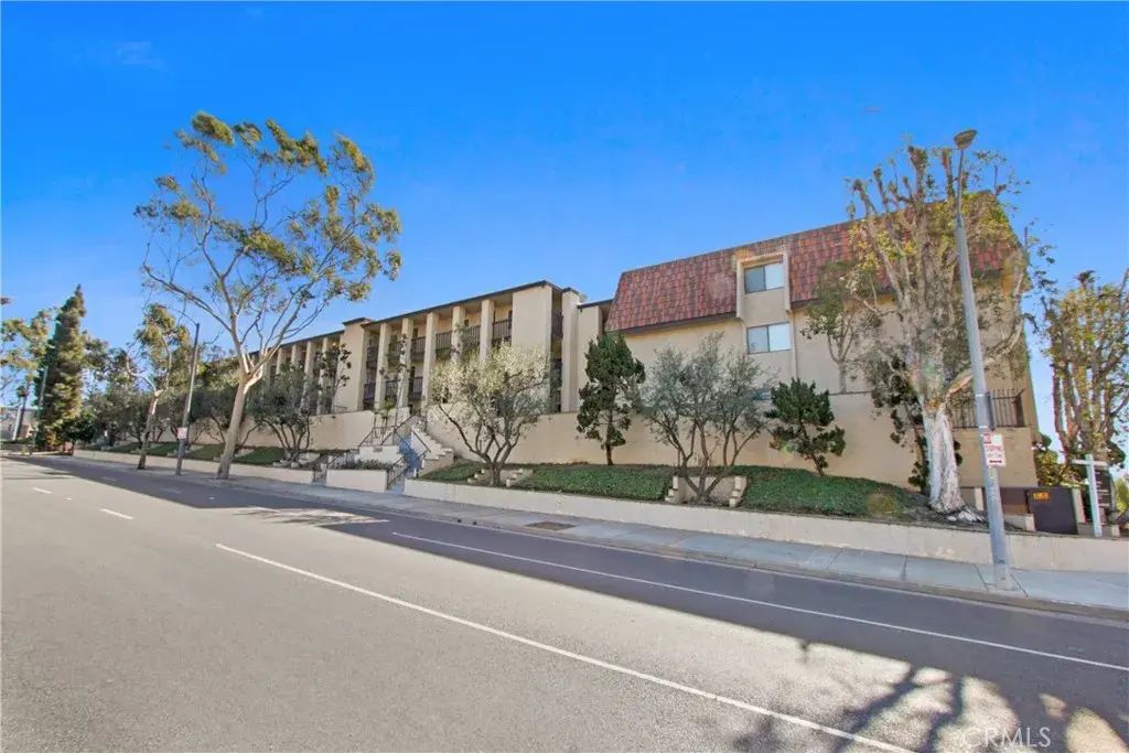 1460 E Willow 202, Signal Hill