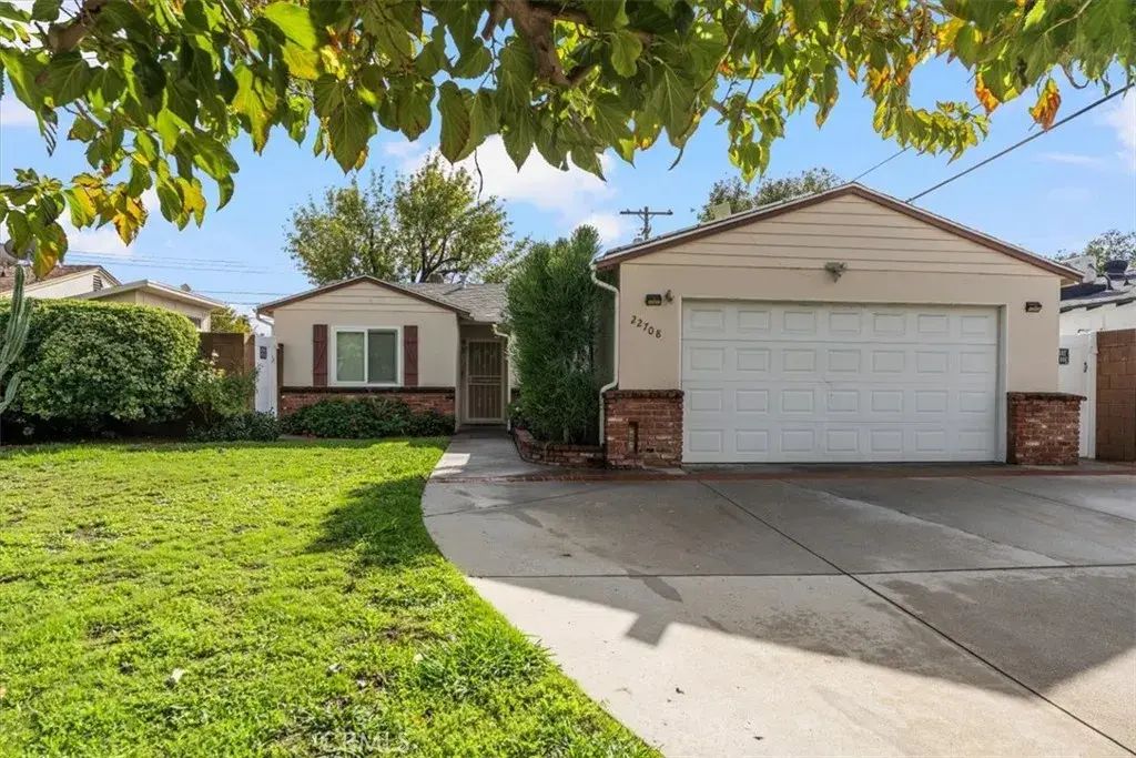 22708 Burton, West Hills