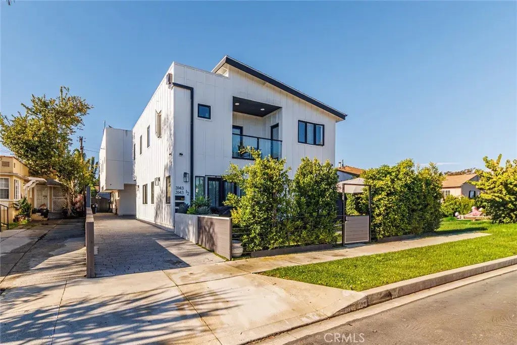 3143 S Halm Avenue, Los Angeles