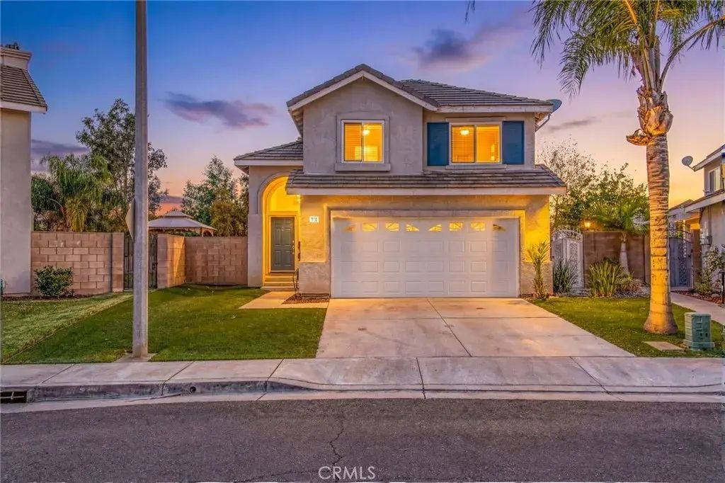 910 Pathfinder Way, Corona