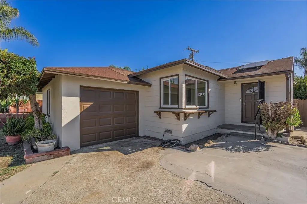4568 Los Toros, Pico Rivera