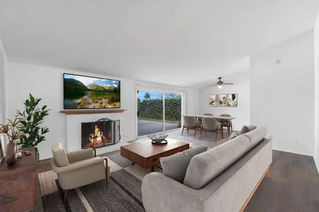 20447 Oxnard Street, Woodland Hills