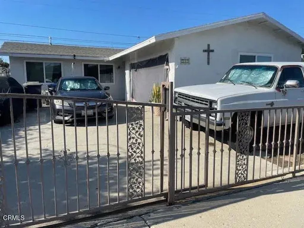 211 Featherstone Street, Oxnard