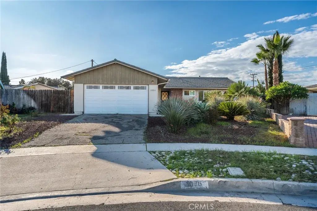 1026 Silent, Corona