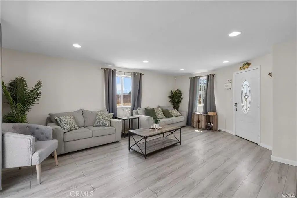 48240 90th Street West, Lancaster