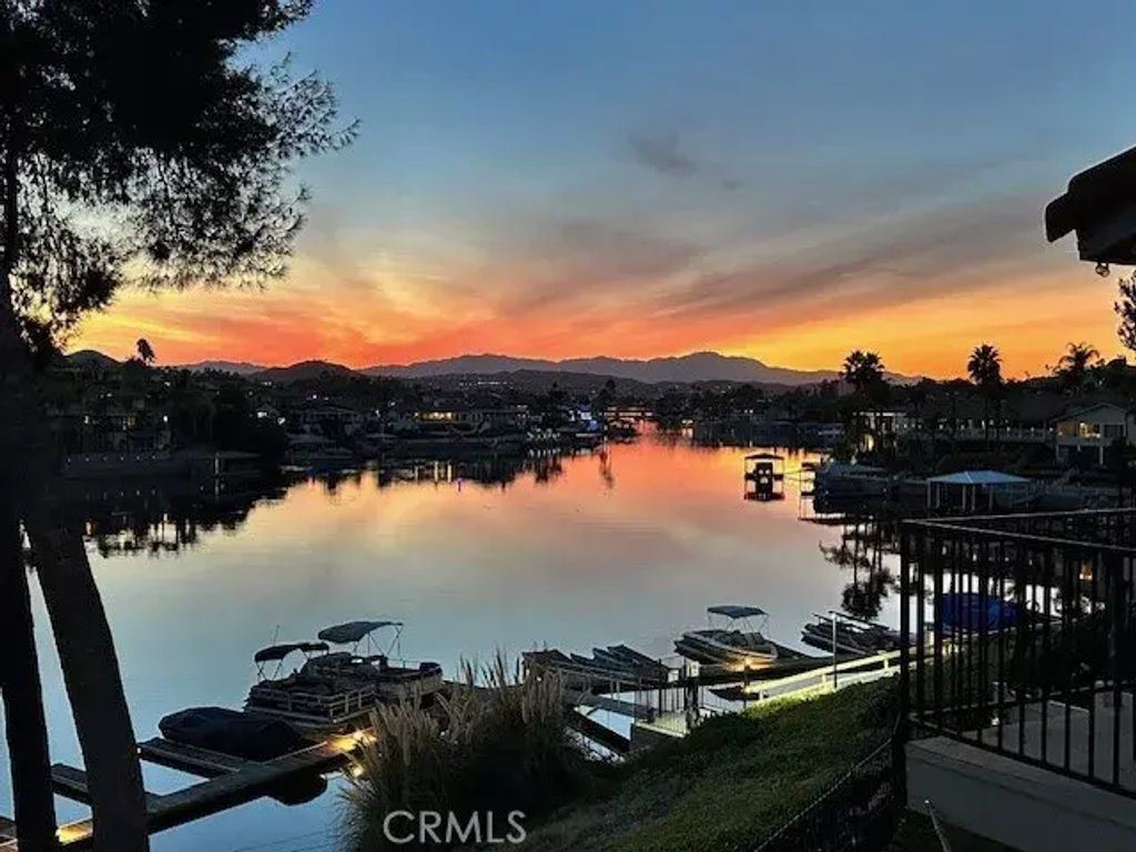 24319 N Canyon Lake Drive North 6, Canyon Lake