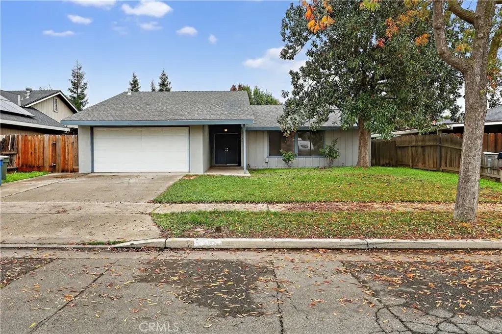 3338 Columbia, Merced