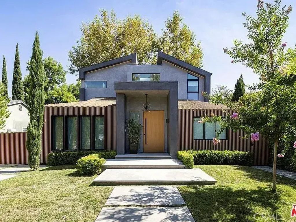 12132 Otsego St, Valley Village