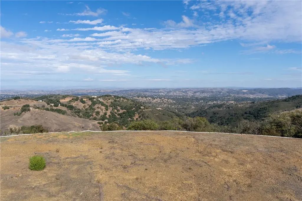 13730 Falcon, Atascadero