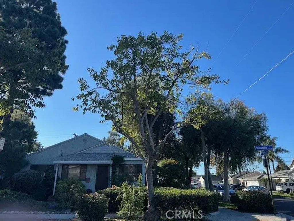 2100 E Poinsettia, Long Beach