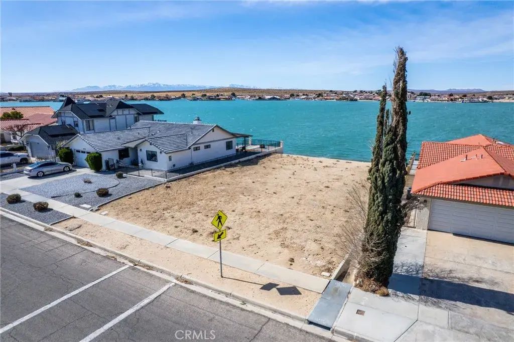 26734 Blue Water, Helendale