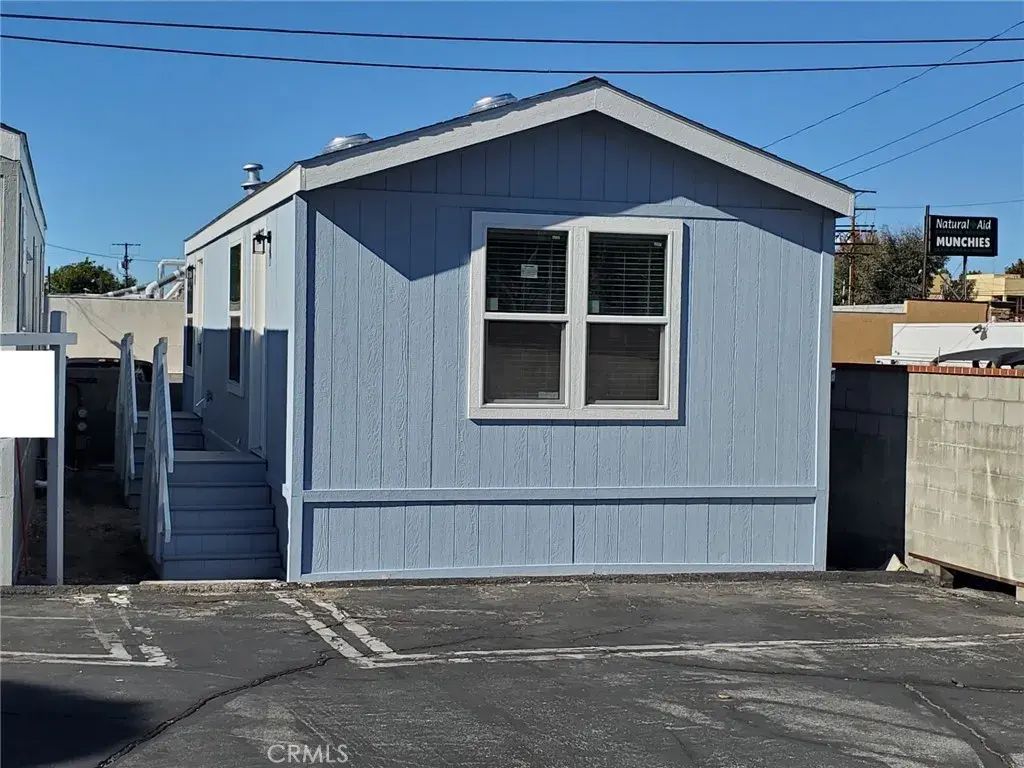 8100 Foothill 1, Sunland
