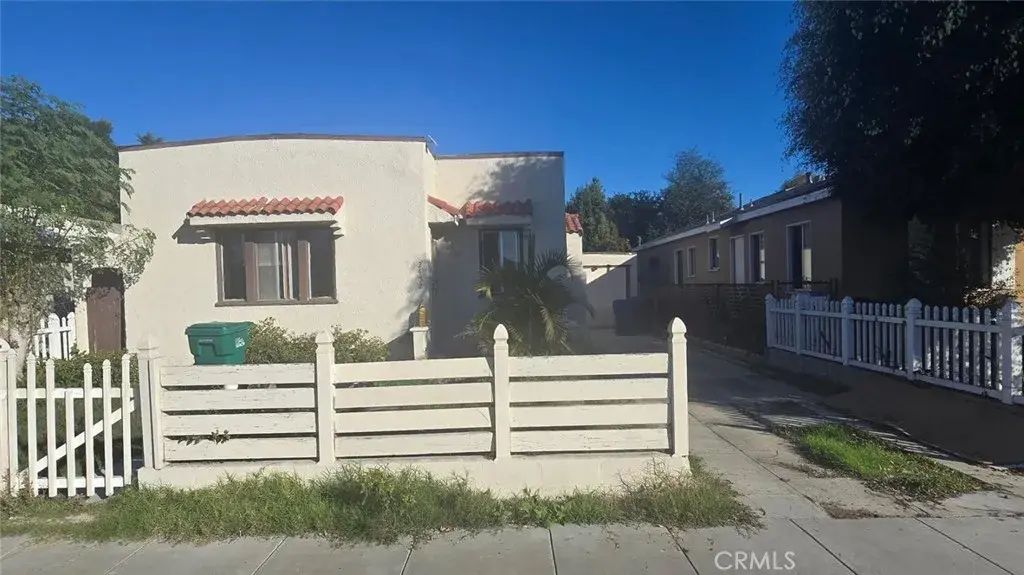 2452 Adriatic, Long Beach